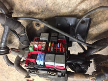 Load image into Gallery viewer, 05 06 07 FORD 6.0L 6.0 USED FUSE BOX E350 E450 ENGINE COMPARTMENT WIRING HARNESS SHIPPING TO CONTINENTAL US ONLY
